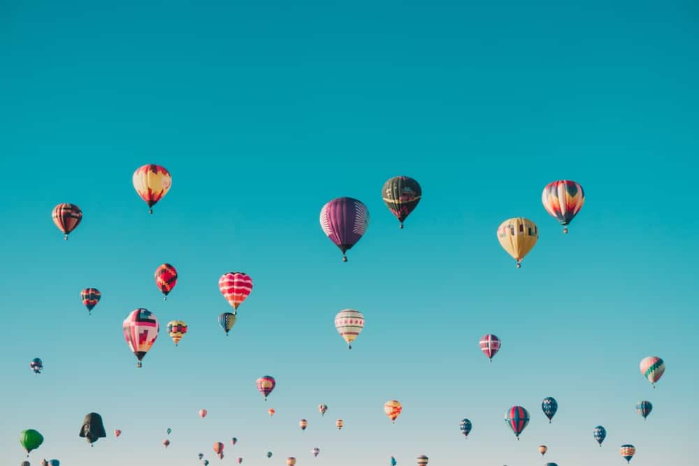 Free Amazing Sky Backgrounds for Designers: Sky with Balloons